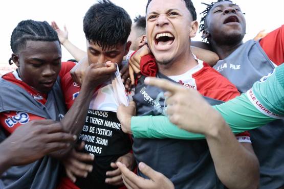 Clever Portillo, de penal, anotó el gol con el que Vida venció 1-0 a Lobos. FOTO: Esaú Ocampo