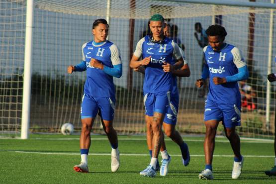 Selección de Honduras realiza su último entrenamiento y reconoce cancha del estadio en el que enfrentarán a Curazao