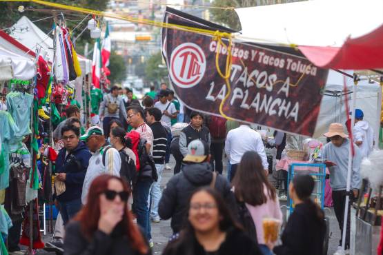 Así se ve el ambiente en las cercanías del estadio Nemesio Diez.