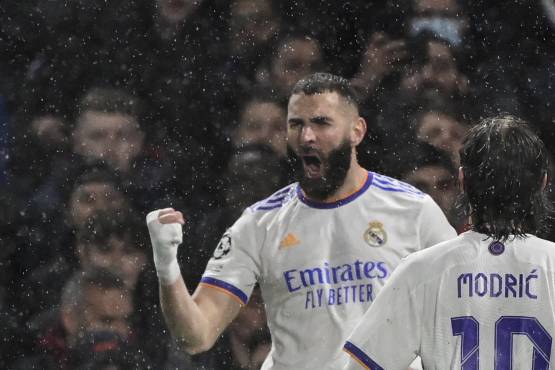 Con horror del portero y una joya de gol: así fue el sensacional hat-trick de Benzema en el Real Madrid-Chelsea