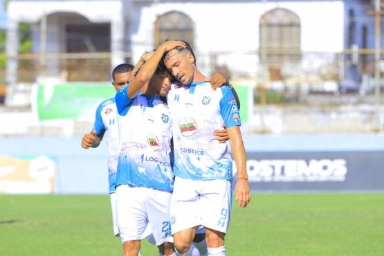 Álvaro Klusener llegó a 5 goles en el presente torneo; tiene 36 con Platense y 28 con Independiente en Honduras.