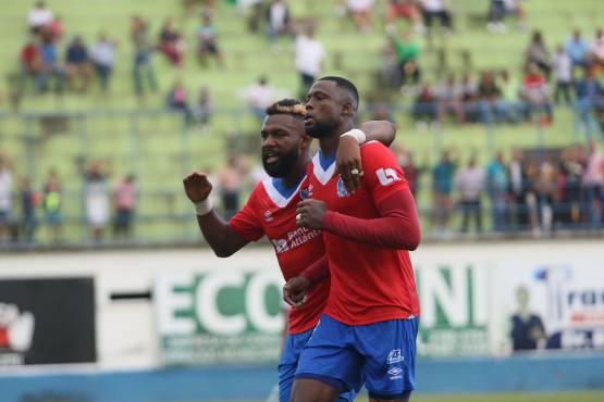 Arboleda se destapa con doblete ante Juticalpa y Olimpia le dedica el triunfo a Demetri Gordon