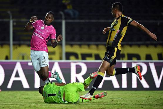 Amargo debut de Luis Suárez con el Nacional de Uruguay en la Copa Sudamericana