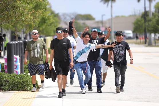 Los aficionados comienzan a llegar al estadio Chase. FOTO: Mauricio Ayala.
