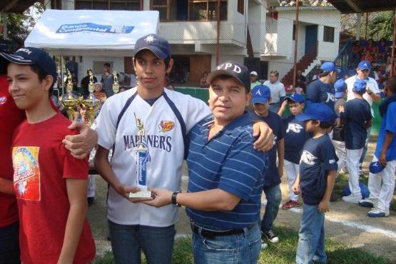 Mauricio Dubón deja la puerta abierta en el fútbol: “Me gustaría hacer como Polache y jugar un partido de Liga Nacional”