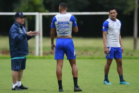 ¡Caras nuevas! “Bolillo” Gómez convocó 25 jugadores para microciclo de Honduras en Siguatepeque