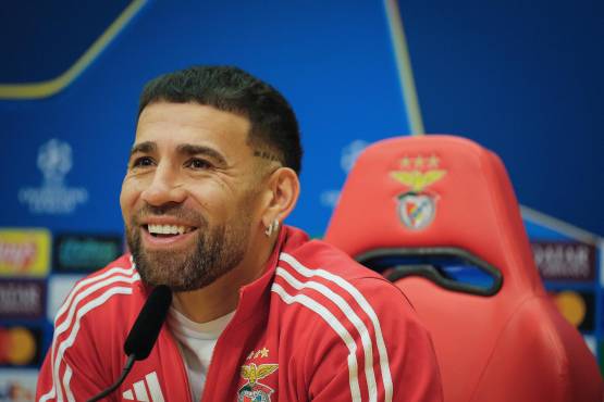 Nicolás Otamendi calienta el juego ante Real Madrid por la última ornada de la UEFA Champions League.