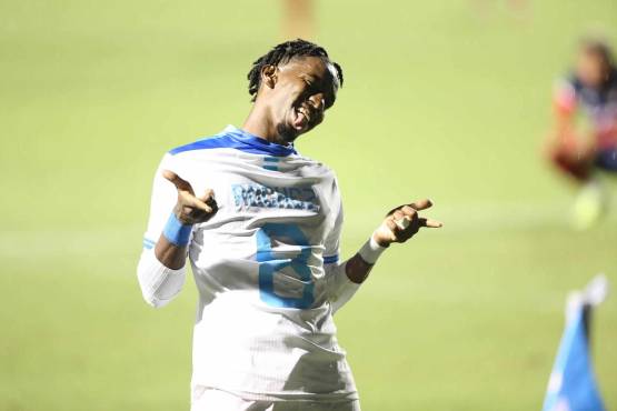 Bryan Róchez convirtió ante Cuba su primer gol con la absoluta de Honduras. FOTO: David Romero