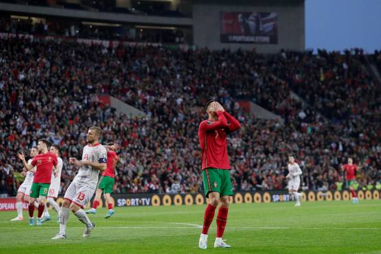 Así se lamentó Cristiano Ronaldo tras no marcar en esa clara ocasión de gol que tuvo a los 14 minutos en Oporto.