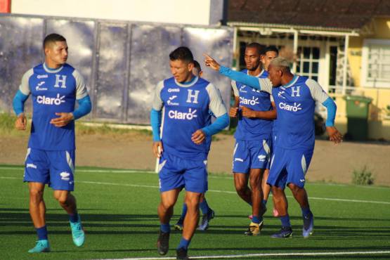 Selección de Honduras realiza su último entrenamiento y reconoce cancha del estadio en el que enfrentarán a Curazao