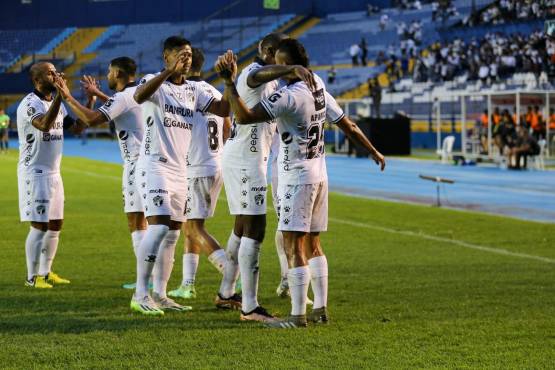 Jorge Aparicio puso a ganar al Comunicaciones frente a Real España. FOTO: Tercer Tiempo