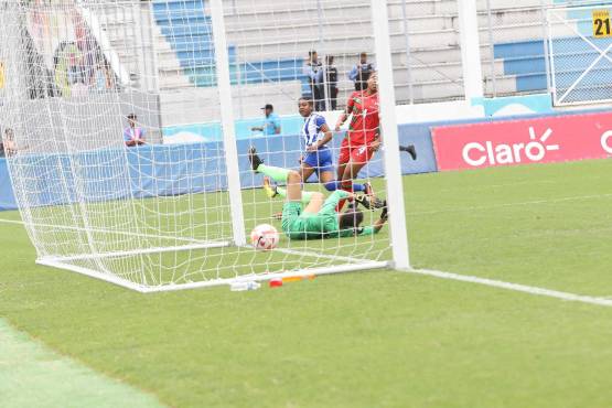 Lesbia Puerto marcó 4 de los 5 goles de Honduras en la eliminatoria hacia la Copa Oro W.