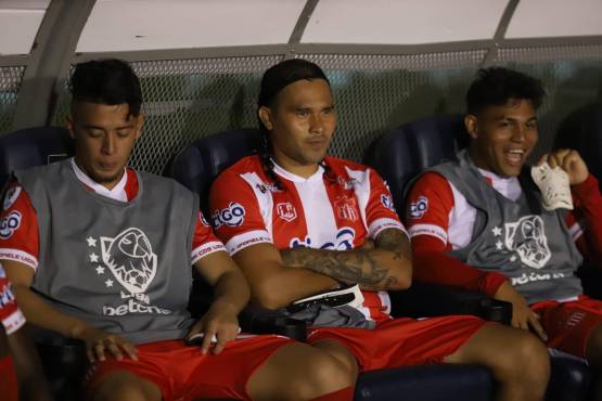 El volante azteca se ha quedado en la banca en sus dos convocatorias en La Ceiba y Tegucigalpa.