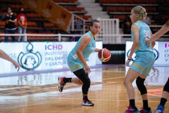 Nelly Rápalo es la figura de la Selección Femenina de Honduras en el Centroamericano de Básquetbol que se disputa en México.