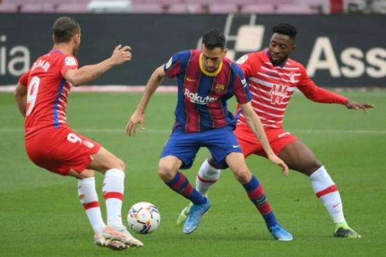 Barcelona no quiere sorpresas ante el Granada en el Camp Nou. Son claros favoritos para llevarse la victoria.