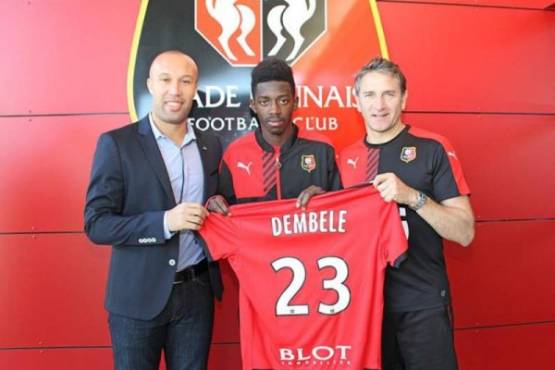 Barcelona's new player Ousmane Dembele looks on as he gives a press conference at the Camp Nou stadium in Barcelona, during his official presentation at the Catalan football club, on August 28, 2017.French starlet Ousmane Dembele agreed a five-year deal with Barcelona worth 105 million euros ($125 million) plus add-ons. Dembele, 20, moves from Borussia Dortmund, where he has been suspended since he boycotted training on August 10 in protest after the German club rejected Barca's first bid. / AFP PHOTO / LLUIS GENE