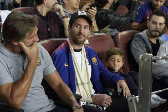 Barcelona's Argentinian forward Lionel Messi attends the UEFA Champions League group B match Barcelona against Inter Milan at the Camp Nou stadium in Barcelona on October 24, 2018. (Photo by LLUIS GENE / AFP)