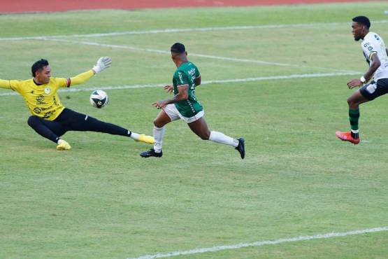 Iván ‘El Chino’ López abrió el marcador al minuto 45+1’. FOTO: Neptalí Romero