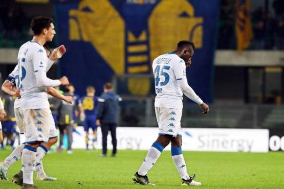 Verona (Italy), 03/11/2019.- Brescia's Mario Balotelli (R) reacts after the Italian Serie A soccer match between Hellas Verona and Brescia Calcio at Bentegodi stadium in Verona, Italy, 03 November 2019. (Italia) EFE/EPA/SIMONE VENEZIA