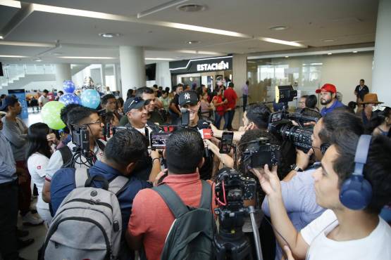La prensa deportiva gozó de un ambiente jovial entrevistando a Luis Palma.