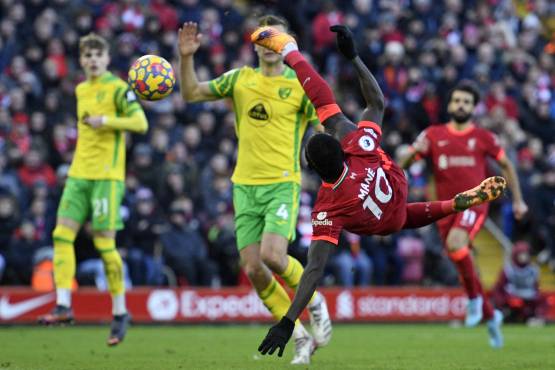 Así remató Sadio Mané de tijereta para conseguir el empate ante el Norwich City.