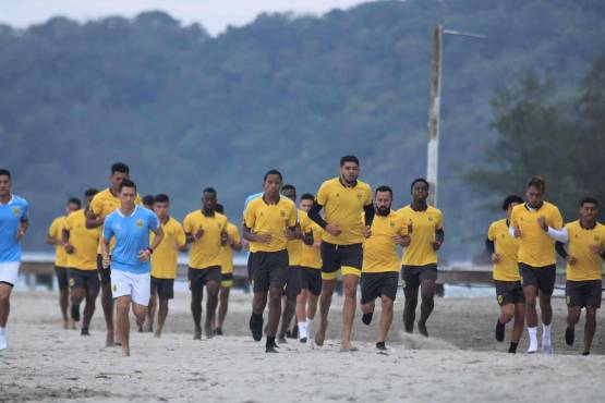 Real España está realizando su pretemporada en Tela. Foto: @rcdespana