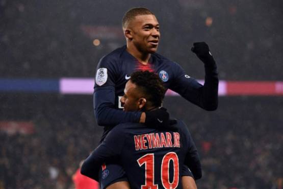 Paris Saint-Germain's Brazilian forward Neymar (down) celebrates with Paris Saint-Germain's French forward Kylian Mbappe after scoring a goal during the French L1 football match Paris Saint-Germain (PSG) vs Guingamp (EAG), on January 19, 2019 at the Parc des Princes stadium in Paris. (Photo by Anne-Christine POUJOULAT / AFP)