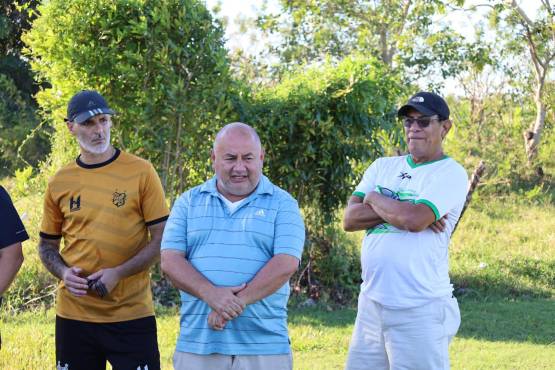 El DT Augusto Camejo en compañía del presidente Wilson Williams.