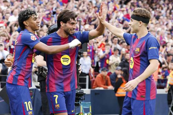 Barcelona se queda con el derbi tras golear al Espanyol en el Camp Nou y saborea el título de LaLiga