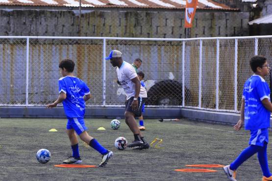 David Suazo responde si aceptaría dirigir al Olimpia y reveló el defensa con el que más sufrió en Europa