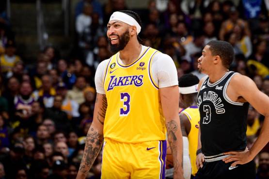 <b>Anthony Davis volvió a las canchas tras recuperarse de una fuerte lesión.</b>