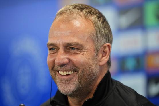 Flick expresó que no piensa en celebraciones, ya que primero hay que derrotar al Espanyol para ser campeones de LaLiga.