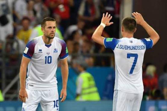 Iceland's midfielder Gylfi Sigurdsson (L) celebrates after scoring a goal during the Russia 2018 World Cup Group D football match between Iceland and Croatia at the Rostov Arena in Rostov-On-Don on June 26, 2018. / AFP PHOTO / PASCAL GUYOT / RESTRICTED TO EDITORIAL USE - NO MOBILE PUSH ALERTS/DOWNLOADS