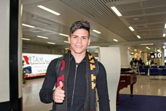 Il difensore Jonathan Silva arriva all'aeroporto di Fiumicino, 31 gennaio 2018.ANSA/ TELENEWS