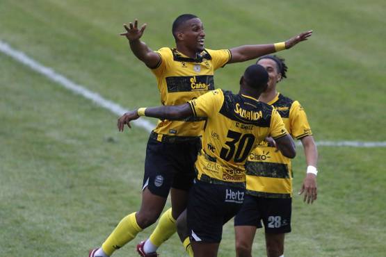 El panameño se ha aferrado a la titularidad en el Real España de Jeaustin Campos.