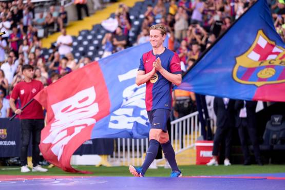 Frenkie de Jong, entre los futbolistas que fue silbado por la afición en la presentación del club en el Joan Gamper.