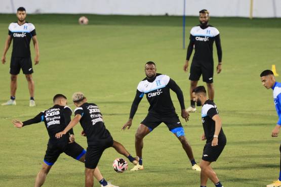 Yustin Arboleda entrenó por primera vez con los colores de la Selección de Honduras.