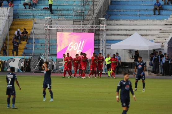 San Francisco de Panamá se puso a ganar a los tres minutos ante Motagua. Foto Diez: David Romero.
