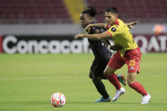 Real España se dejó remontar en el primer tiempo. Fotos cortesía: La Nación.