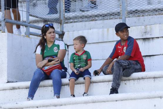 El ambiente en el estadio Olímpico de San Pedro Sula. Foto: Neptalí Romero