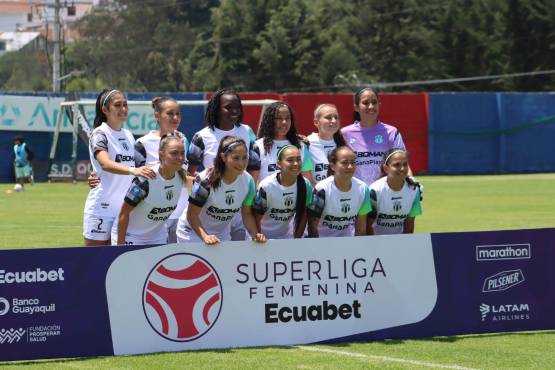 Madelinne Nieto ya debutó como portero del Macará FC de Ecuador.