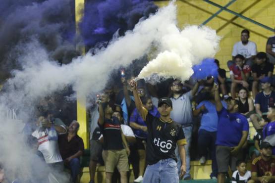La afición progreseña se volcó al Humberto Micheletti a apoyar a su equipo. FOTOS: Neptalí Romero.