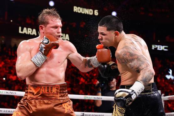 Canelo Álvarez derrota a Edgar Berlanga por decisión unánime y le quitó el invicto