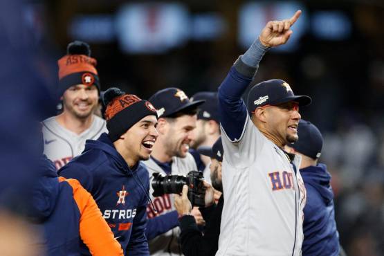 Así celebró Mauricio Dubón la clasificación a la Serie Mundial en el mítico Yankee Stadium de Nueva York.