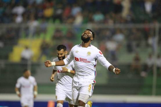 Jorge Benguché alcanzó los 69 goles como profesional con su doblete a Motagua.