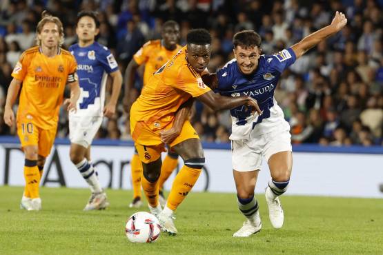 Tres palos y dos penales salvan al Madrid: Vinicius y Mbappé anotaron en el triunfo blanco previo al debut en Champions