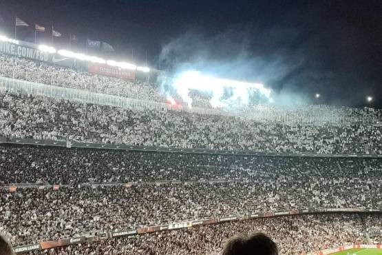 Barcelona está obligado a vender solo cinco mil entradas a los clubes visitantes, pero este jueves hubo más alemanes que hinchas del Barcelona.