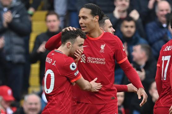 Manchester City aguanta la presión del Liverpool, Chelsea se descuelga tras ser goleado