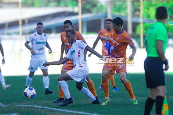 Duelo entre Platense y Upnfm desde el Estadio Excélsior de Puerto Cortés. Foto: Neptalí Romero.