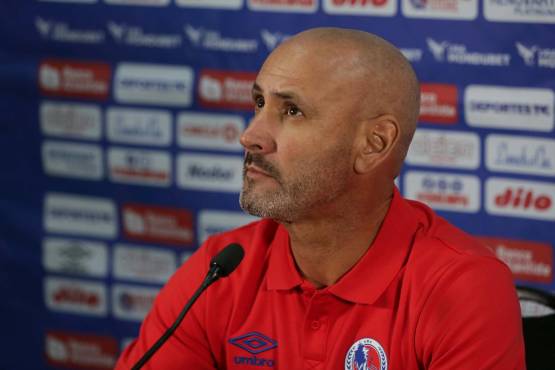 Eduardo Espinel habló de la dura realidad que atraviesa el fútbol de Honduras. Foto: Emilio Flores.